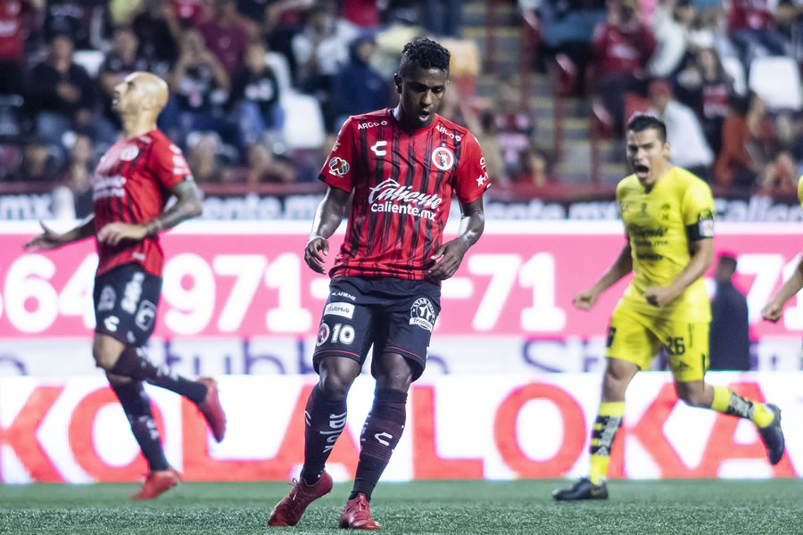 Bolaños falló un penal para Xolos. (Foto: Imago 7)