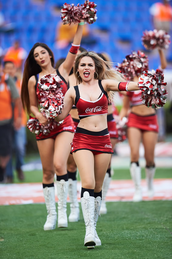 Las miradas que matan, sonrisas que enamoran y porras que alientan están en Las Chicas de la Jornada 11.