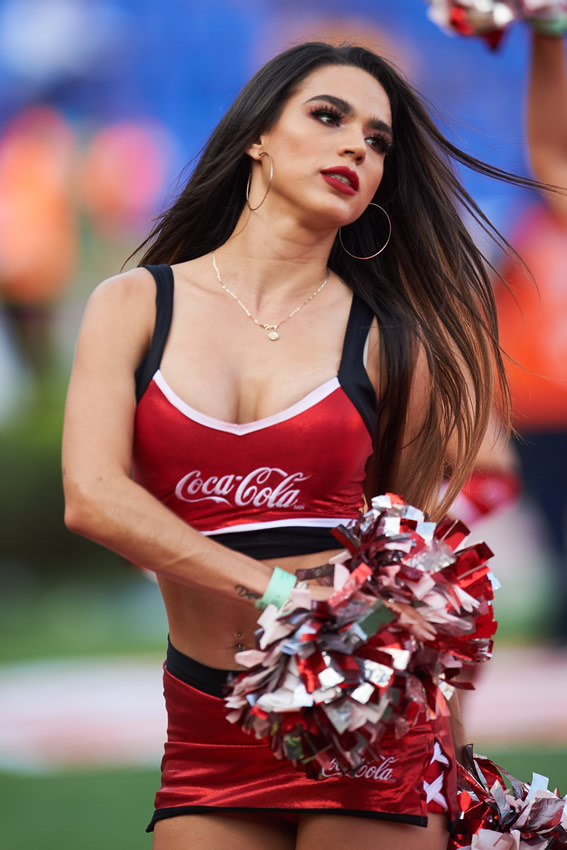 Las miradas que matan, sonrisas que enamoran y porras que alientan están en Las Chicas de la Jornada 11.