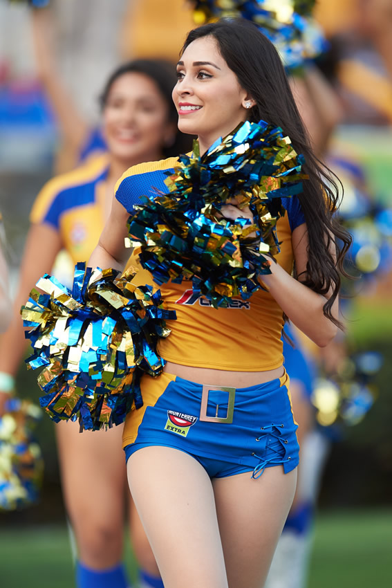 Las miradas que matan, sonrisas que enamoran y porras que alientan están en Las Chicas de la Jornada 11.