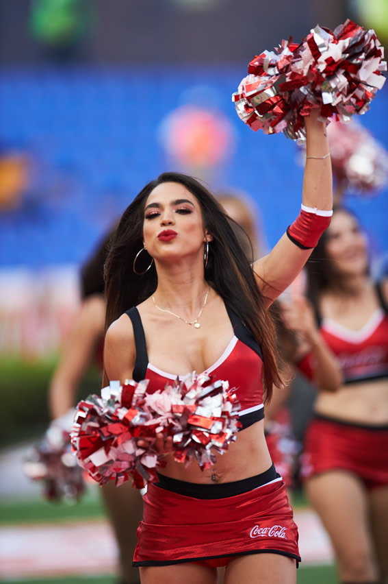 Las miradas que matan, sonrisas que enamoran y porras que alientan están en Las Chicas de la Jornada 11.