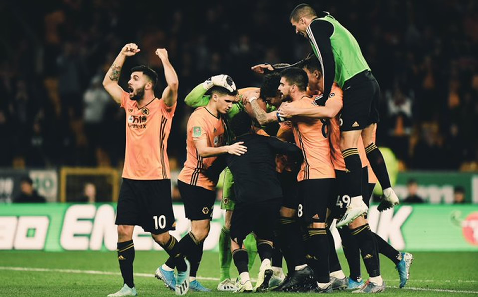 Los jugadores de los Wolves celebran el triunfo. (Foto: @Wolves)