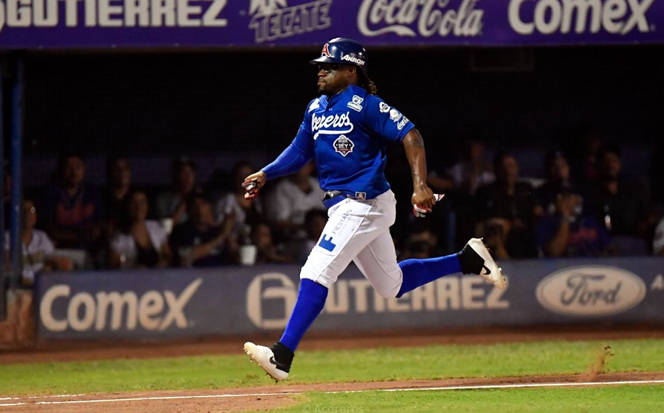 Con el sello de la casa, el home run, los Acereros aseguraron su ventaja en el score. (Foto: Acereros)