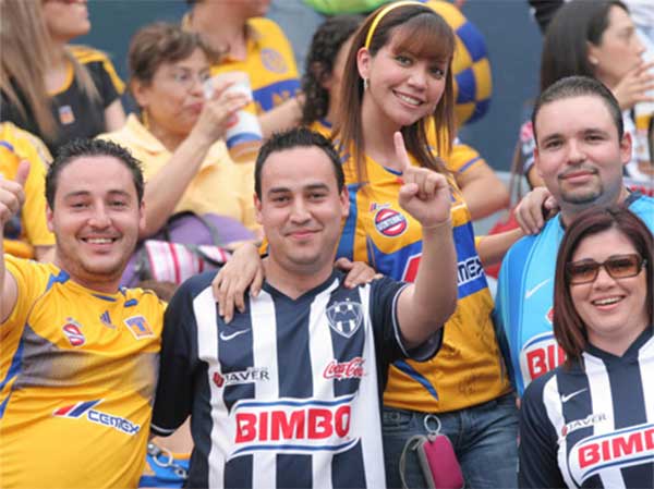 En las tribunas solo impera la división por los colores, pero los lazos familiares y de amistad siguen tan sólidos como siempre.