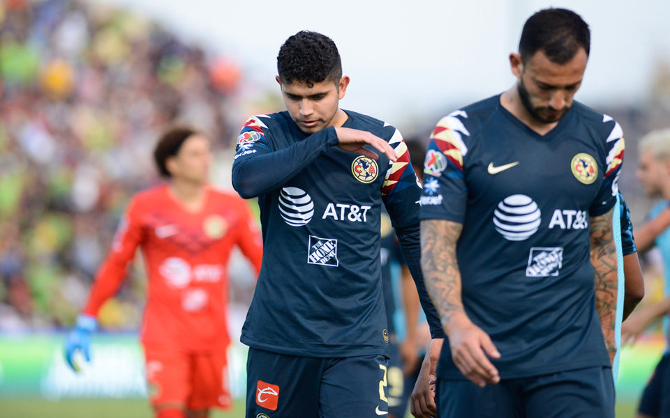 La zaga de América sufrió los embates de Bravos (IMAGO7)