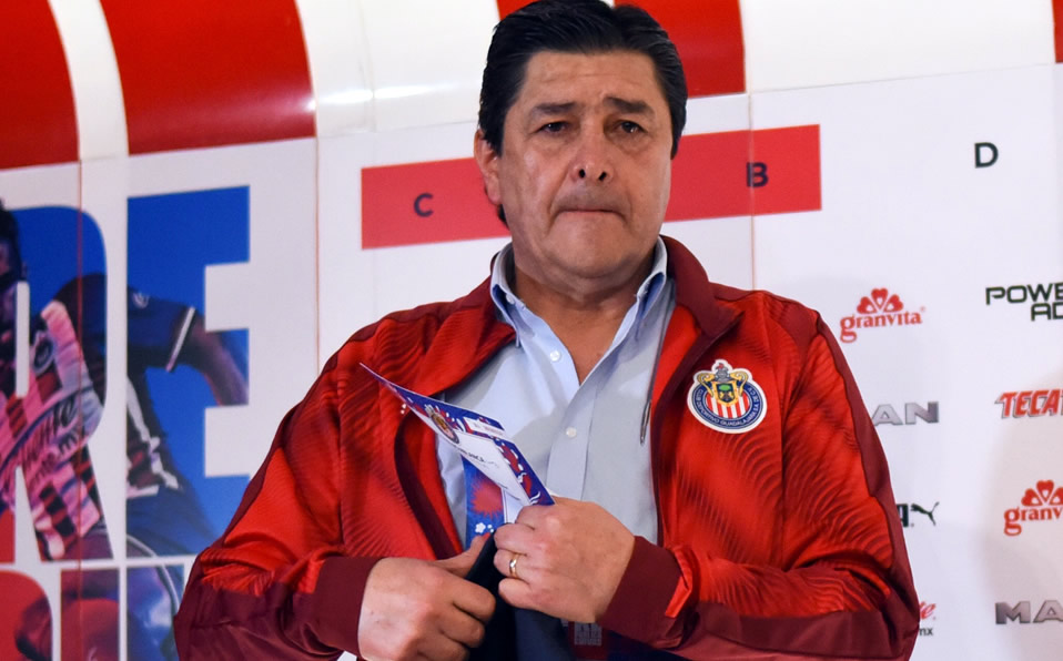 Luis Fernando Tena en su primer día como entrenador de Chivas. (Imago7)