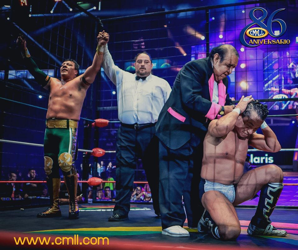 El Guerrero se quedó con un nuevo trofeo. (Foto: CMLL)