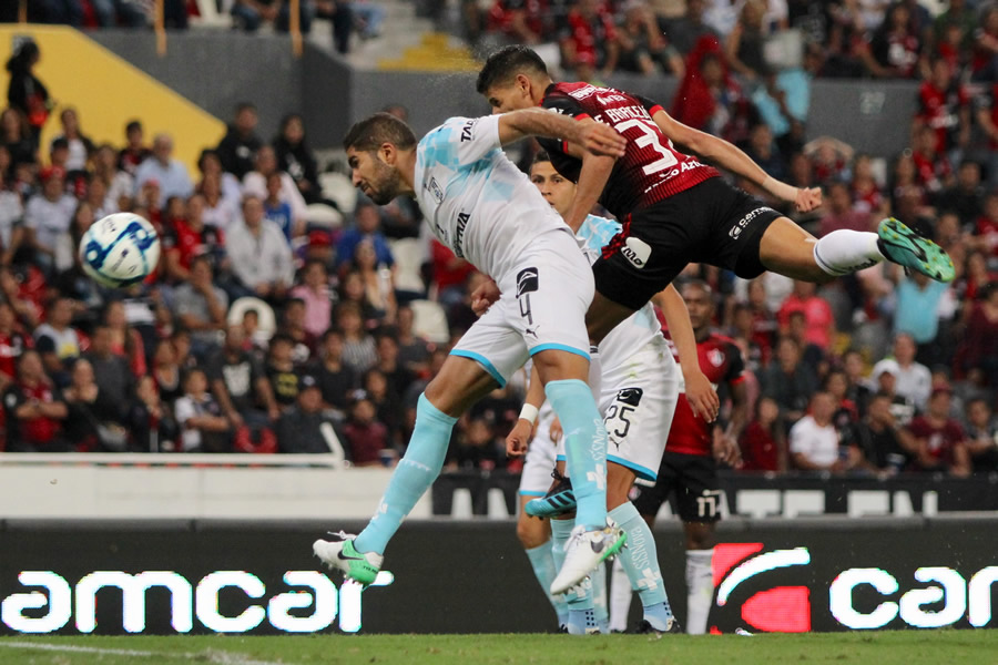 El remate de Barceló para poner el 2-0. (Foto: Imago 7)