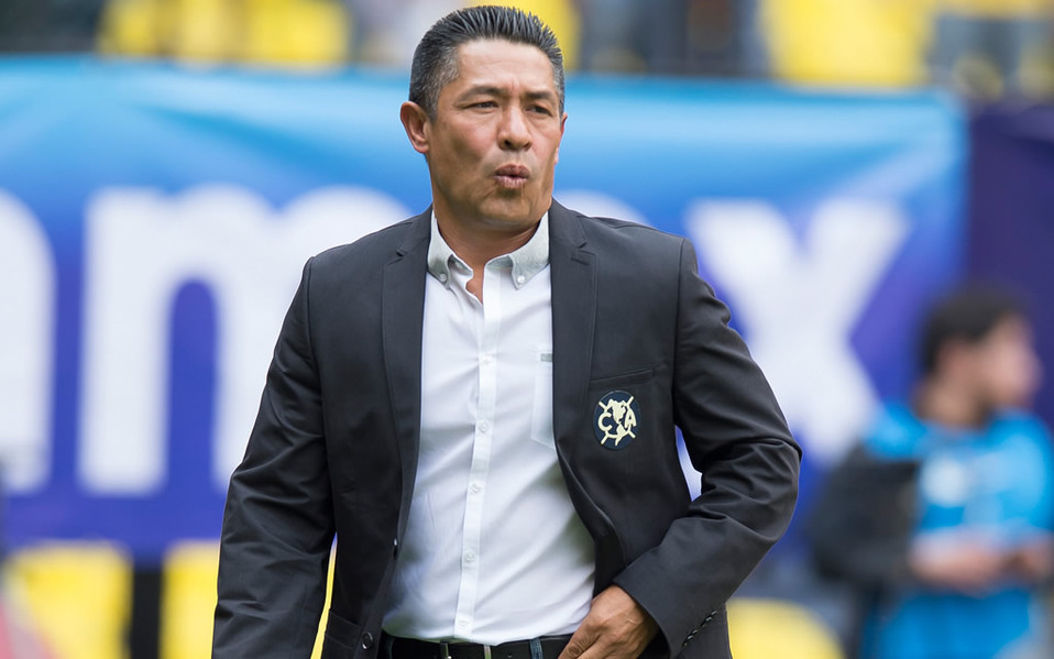 Ignacio Ambriz  Su primera experiencia con un equipo de jerarquía fue con Chivas y después con las Águilas.
