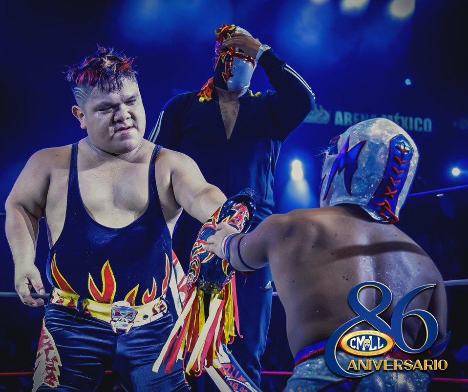 Microman ganó a Chamuel en una gran contienda. (Foto: CMLL)