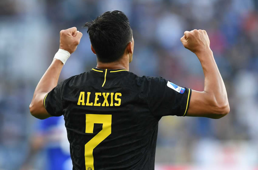 Alexis Sánchez vivió de todo en el juego ante la Sampdoria. Foto: Reuters
