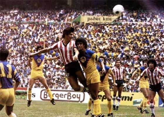 Arriba y hacia la gloria.