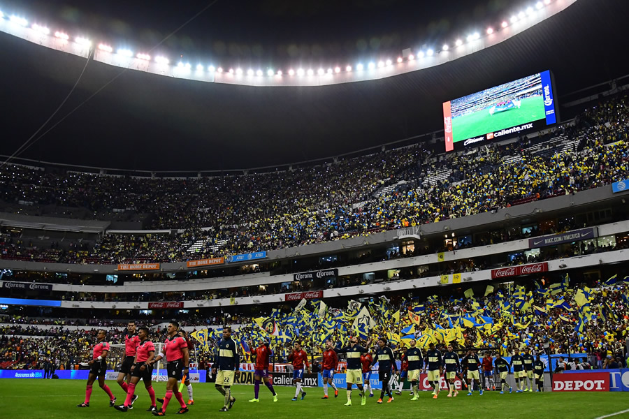 El Estadio Azteca lució cerca del lleno. (Foto: Mexsport)