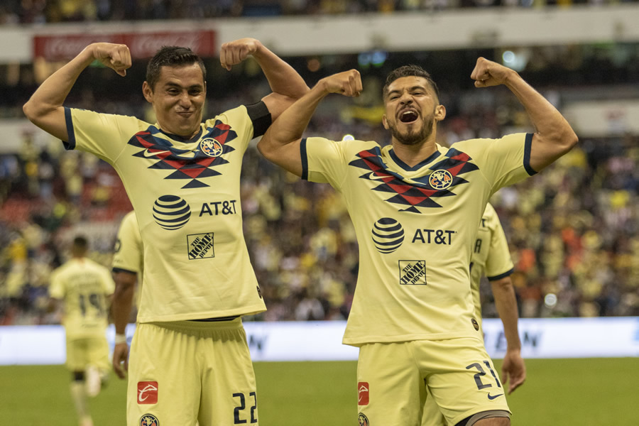 Henry Martín cerró la cuenta y así celebró junto a Paul Aguilar. (Foto: Mexsport)