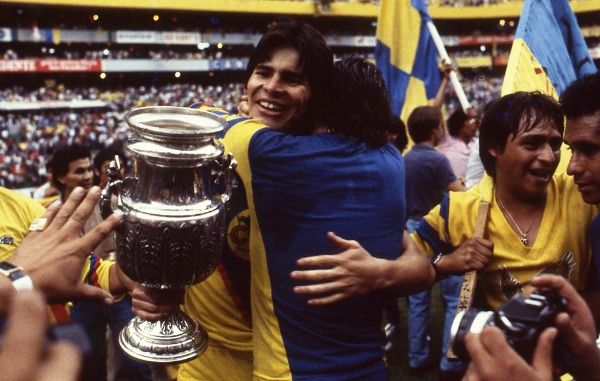 No existe mejor sentimiento que levantar una Copa a costa de tu odiado rival.