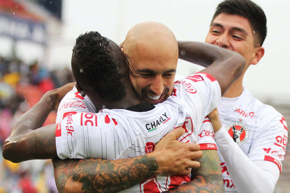 Ariel festejando su doblete (FOTO: Imago7)