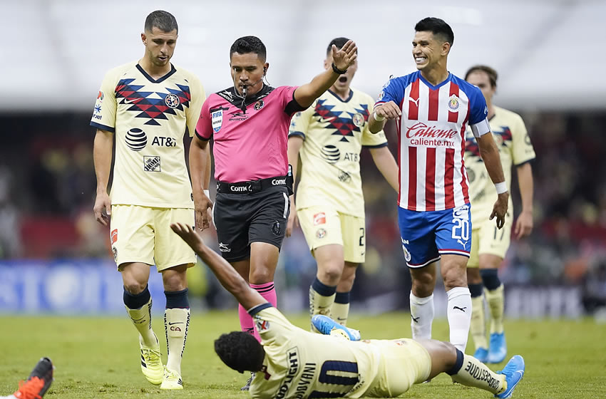 Giovani y el momento de su lesión. Foto: Imago7