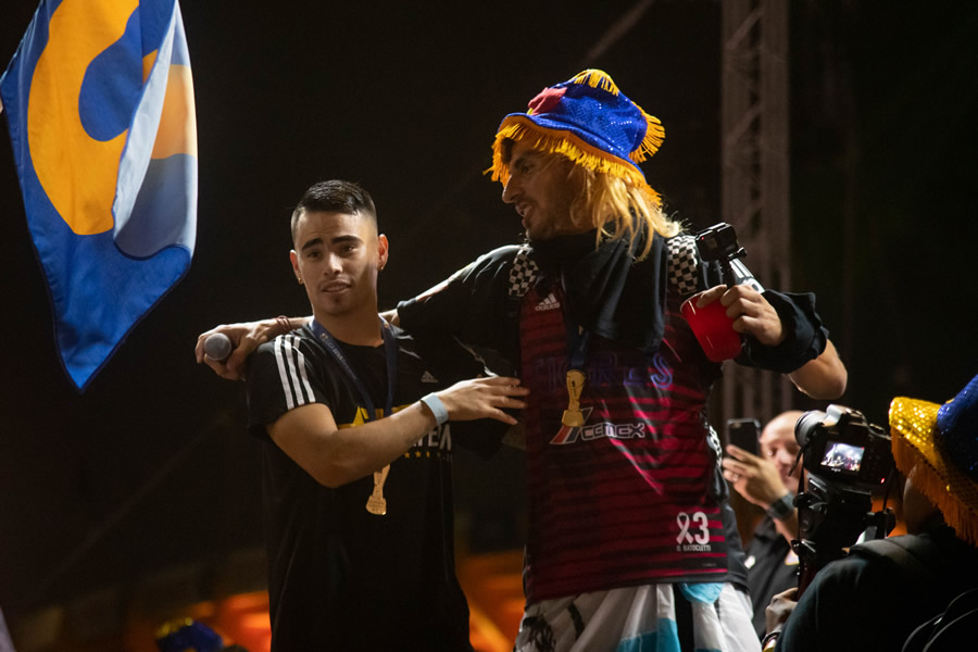 Zelarayán y Nahuel celebraron en grande el triunfo en el Clásico 123. (Foto: Mexsport)
