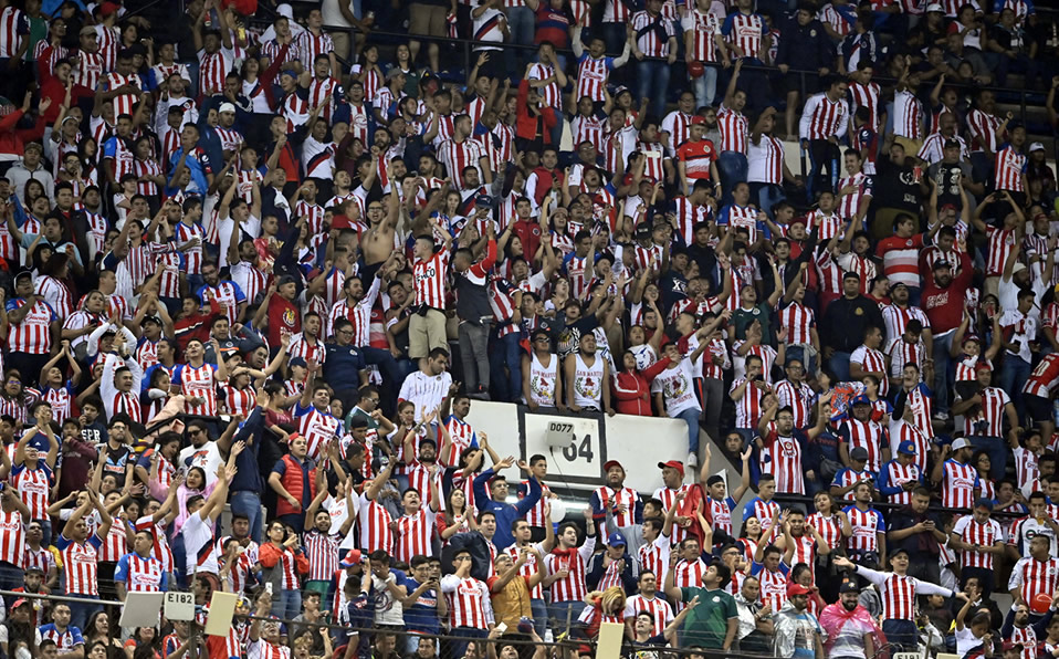 Los aficionados de Chivas presentes en el Clásico Nacional en el Azteca. (Imago7)