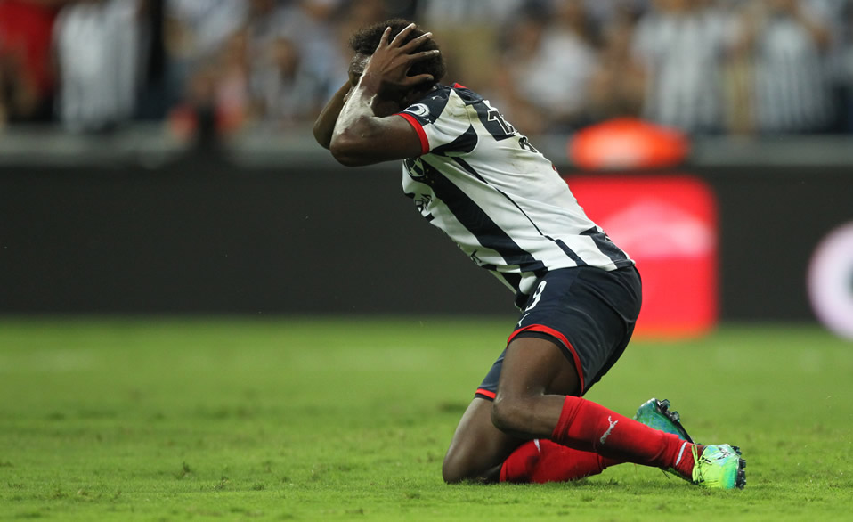 El colombiano de Monterrey fue operado del Tendón de Aquiles luego de salir lesionado el sábado en el Clásico ante Tigres (FOTO: Imago7)