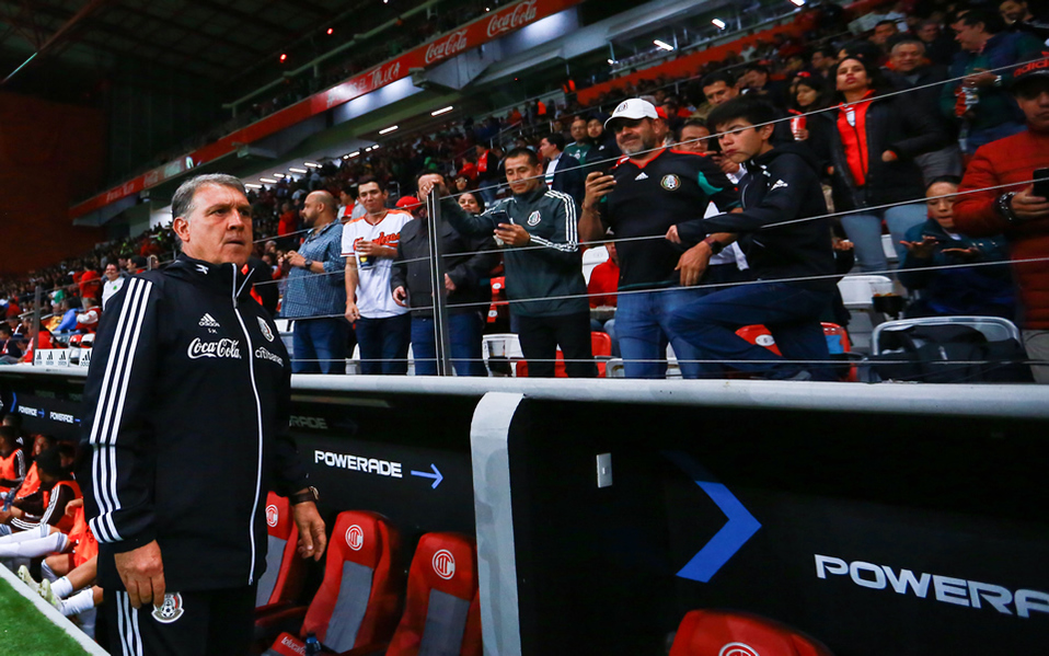 Gerardo Martino, asediado por los fanáticos (IMAGO7)