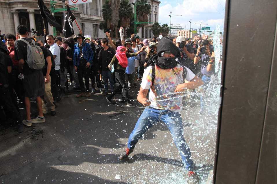 Así fueron las manifestaciones del 51 aniversario del Movimiento Estudiantil de 1968. Foto: Notimex