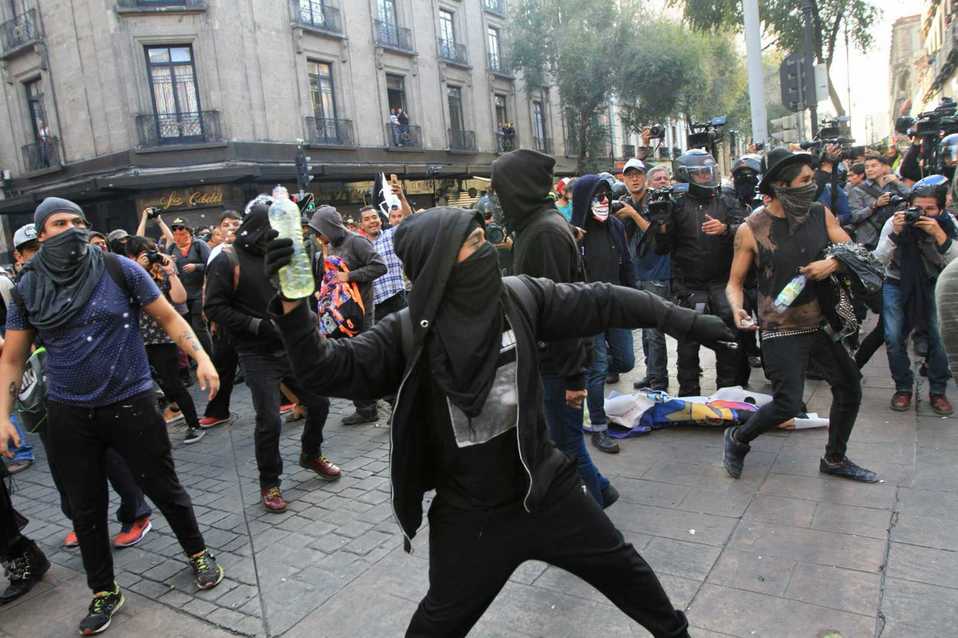 Así fueron las manifestaciones del 51 aniversario del Movimiento Estudiantil de 1968. Foto: Notimex