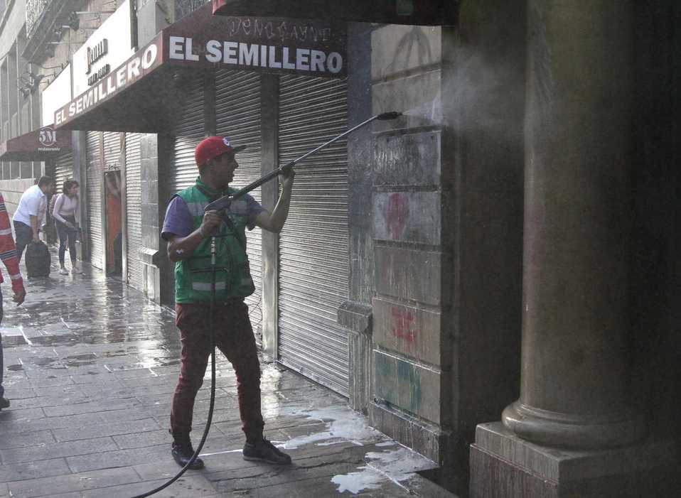 Así fueron las manifestaciones del 51 aniversario del Movimiento Estudiantil de 1968. Foto: Notimex
