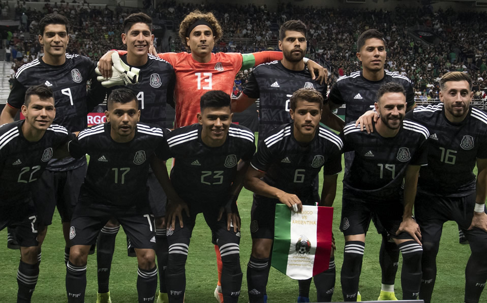 Cuatro de los cinco europeos llamados por el Tata al Tri jugaron ante Argentina. (Mexsport)