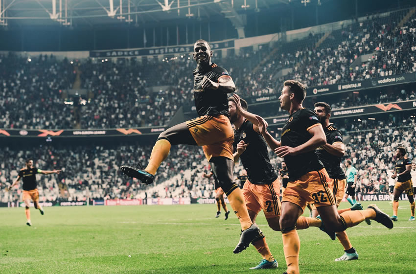 Los Wolves festejan el gol de Boly. Foto: @Wolves