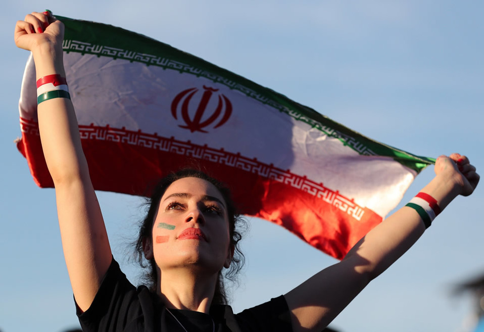 Aficionadas iranies abarrotan taquilla para juego de su selección (FOTO: Twitter)