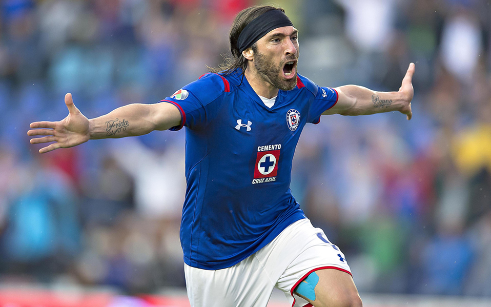 Mariano Pavone empezó la fiesta en el Azul (MEXSPORT)