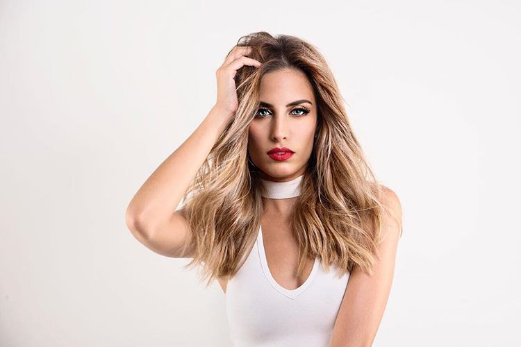 Modelo, mama y esposa, Ale prepara el lanzamiento de su propia marca de cuidados para la piel. (ale_sada)