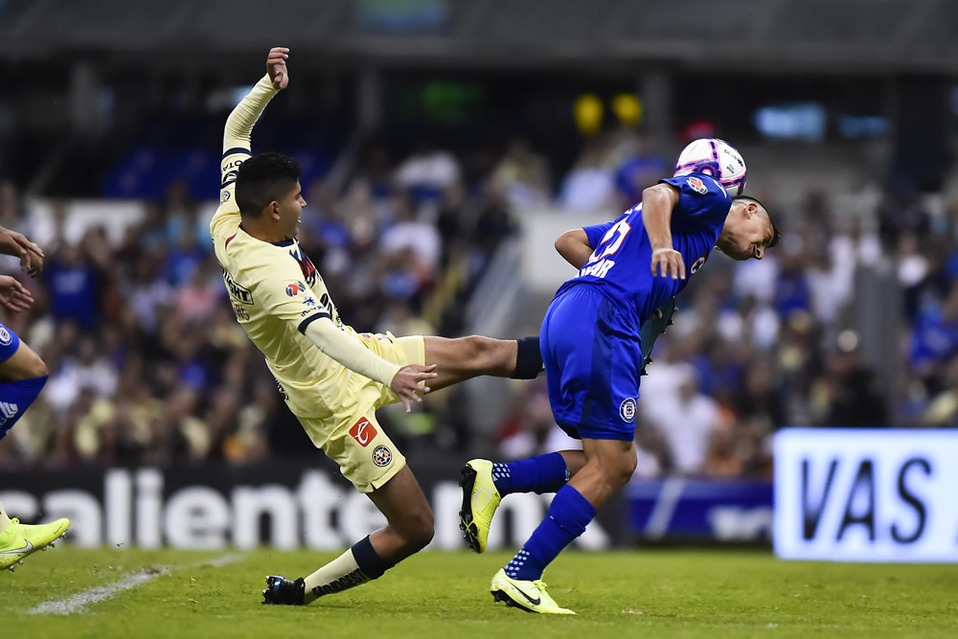 Alvarado arriesgó el físico en su gol (FOTO: Imago7)