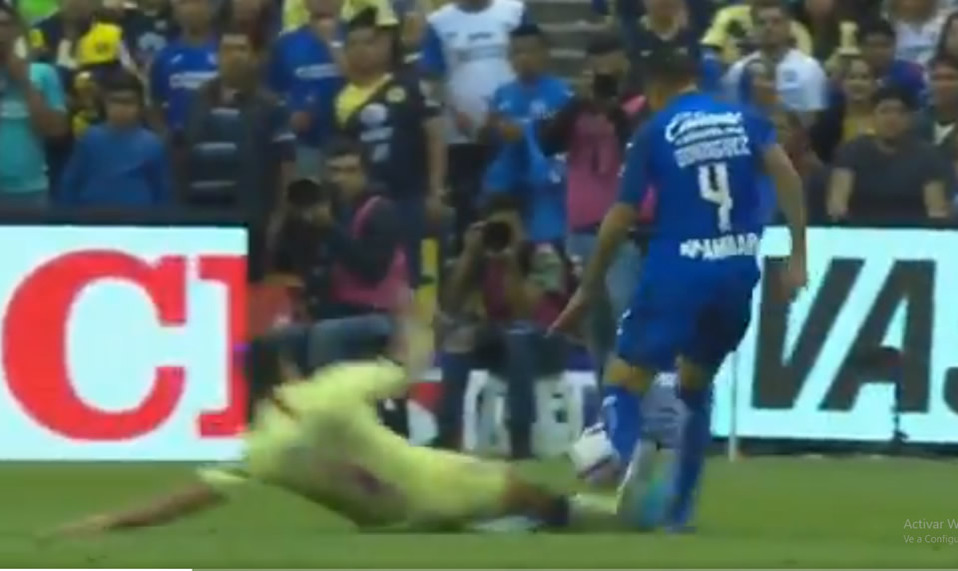 Cruz Azul - América: Le perdonan roja a Jorge Sánchez
