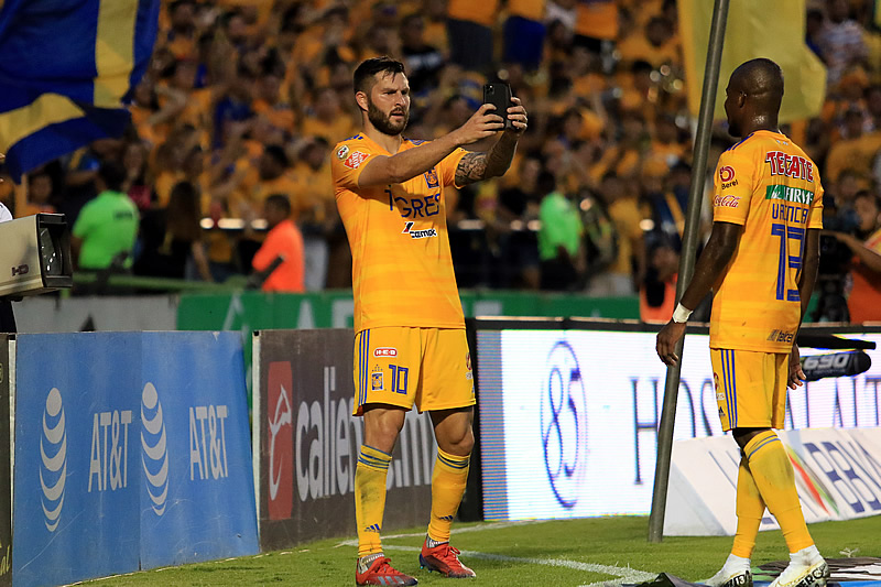 Gignac celebró su gol 110 en Tigres con una selfie. (Foto: Imago7)