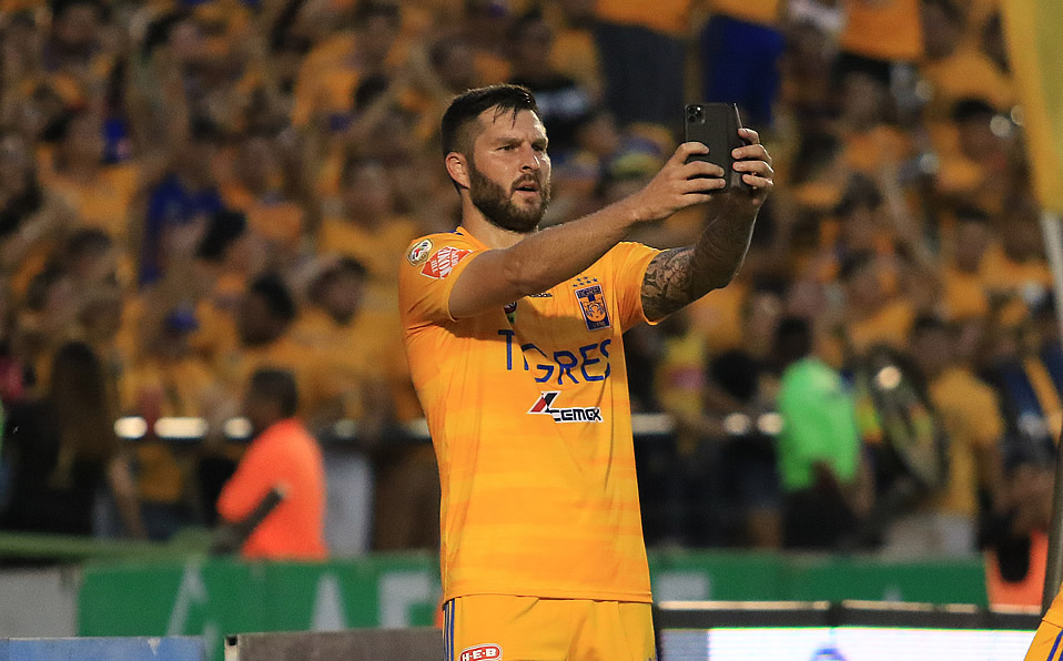 Gignac celebró su gol 110 en Tigres con una selfie. (Foto: Imago7)