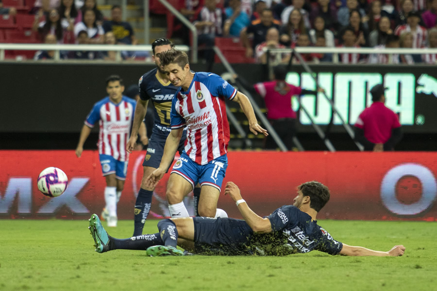 Isaac Brizuela pasó de noche. (Fotos: Imago 7 y Mexsport)
