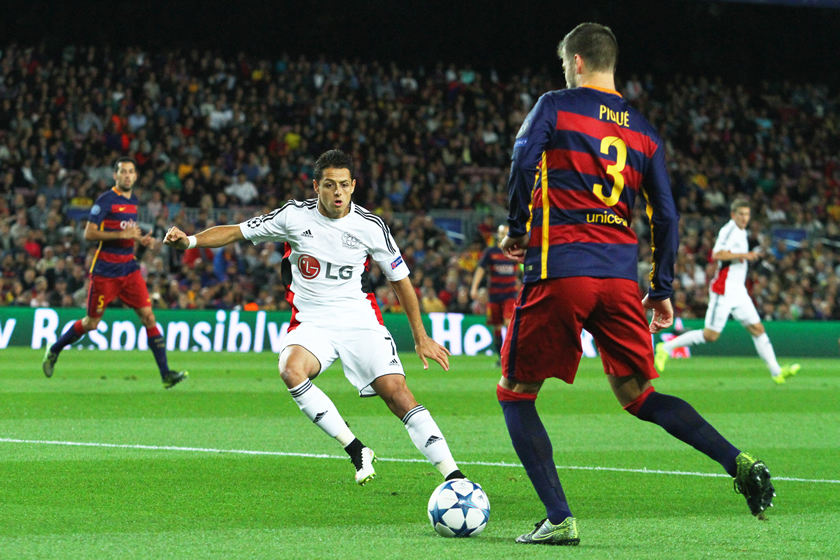 Será la primera vez que Javier Hernández enfrente al Barcelona en el torneo de Liga de España. FOTO: Mexsport