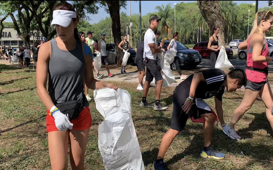 Los participantes recogieron todo tipo de basura