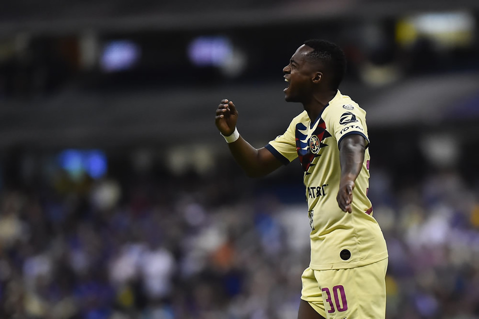 Renato Ibarra no lució en la noche del Azteca (FOTO: Imago7)