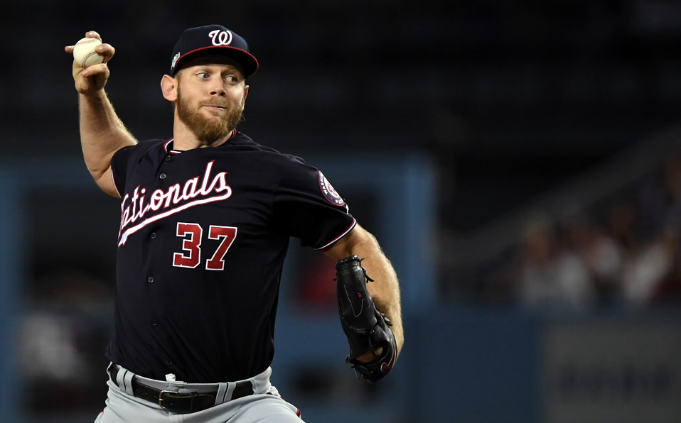 Strasburg es el único pitcher de la historia en tener 10+ ponches en 3 de sus primeras 4 salidas en playoffs. (Foto: @masnNationals)