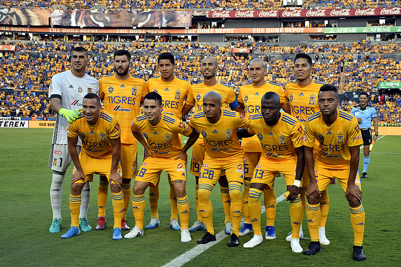 Tuca Ferretti mandó a este 11 de inicio para enfrentar a Santos. (Foto: Imago7)