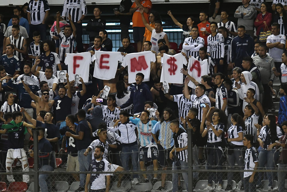 La afición protestó contra sus duelos (FOTO: Imago7)