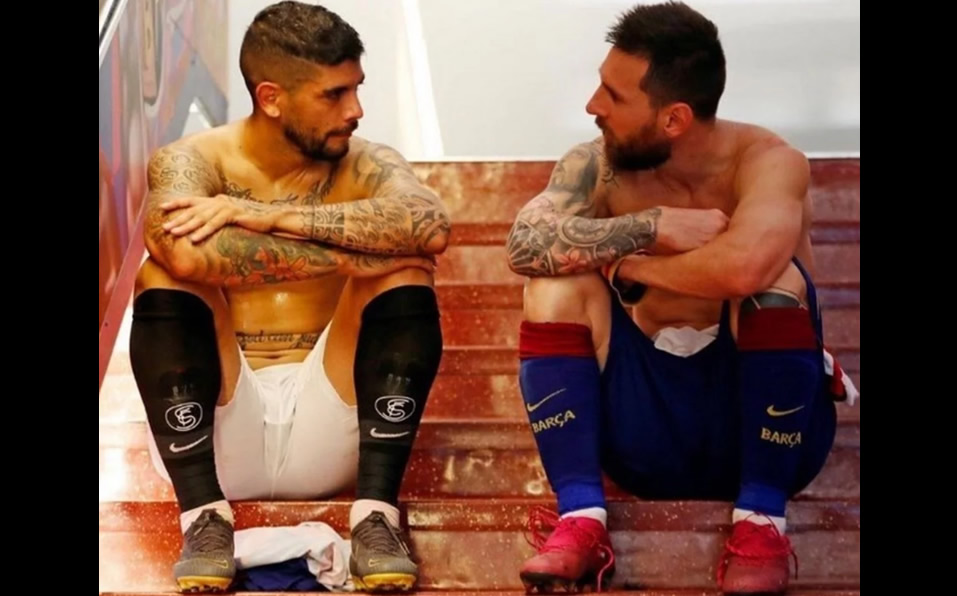 Banega y Messi se pusieron a platicar tras el partido entre Barcelona y Sevilla. (Instagram)