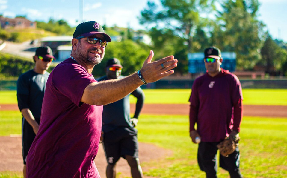 Gil debutó como manager en la temporada 2014-15 para llevar a Tomateros al campeonato. (Foto: @clubtomateros)