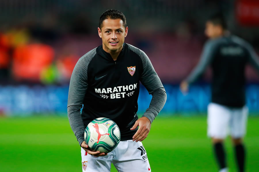 Javier Hernández no ha podido arrancar como titular en ningún partido del Sevilla en la Liga de España. Foto: Mexsport