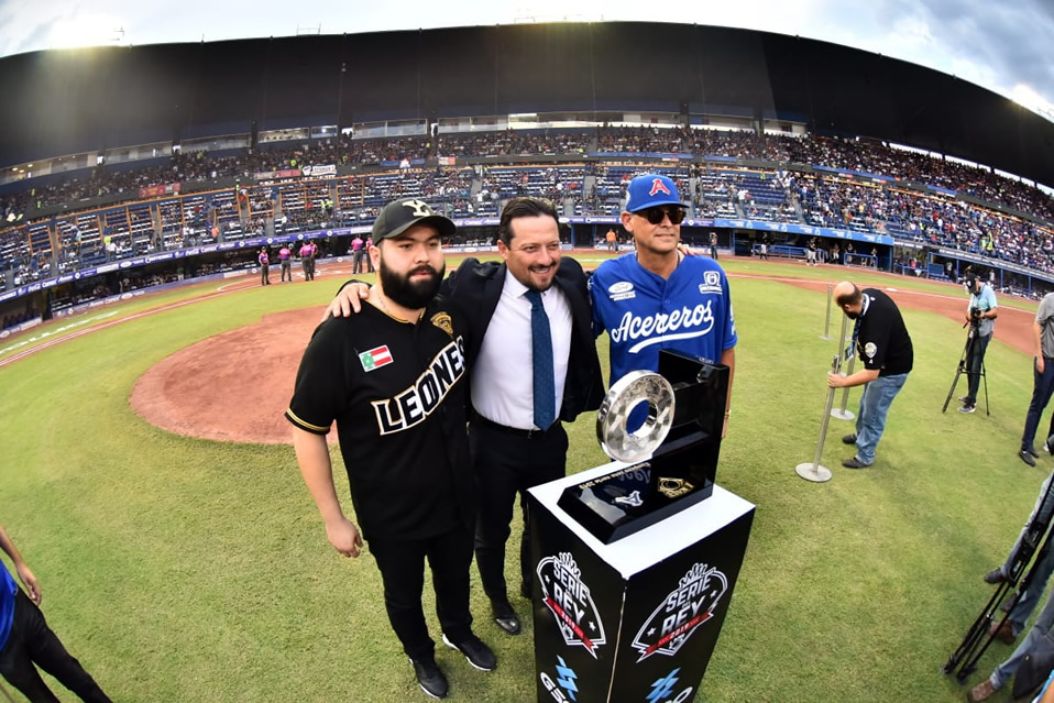 Javier Salinas deja la presidencia de LMB