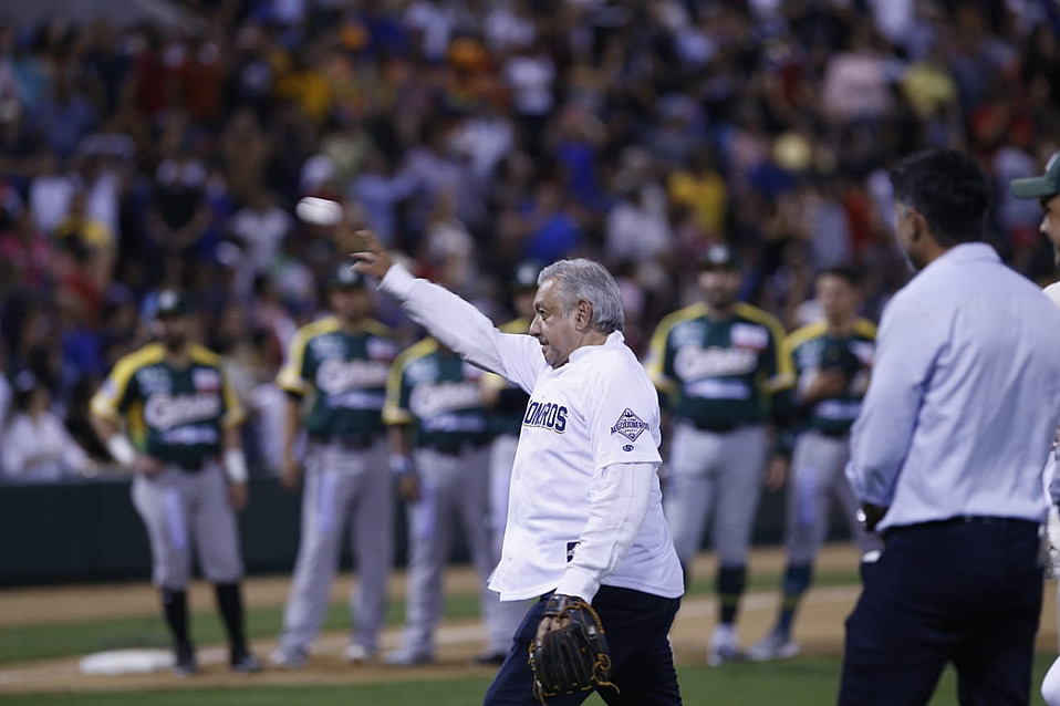 Andrés Manuel López Obrador reinaugura el Estadio Francisco Carranza