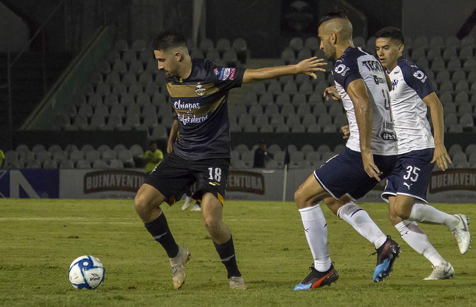 En duelo pendiente de la Fecha 2 de la Copa, Monterrey sacó tres puntos de Chiapas y apretó su grupo